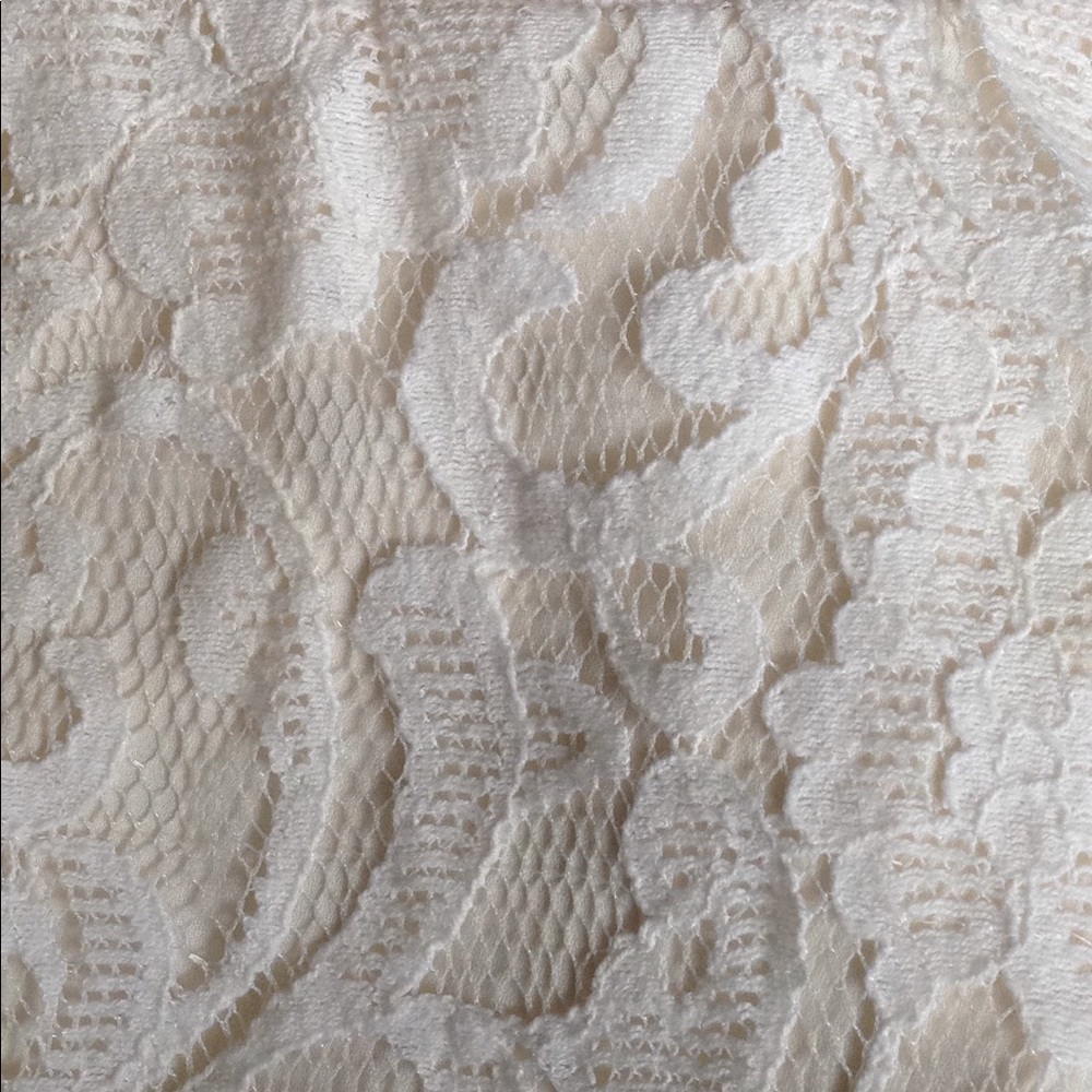 SOLD!Lacey Cream Top - Picture 5 of 6